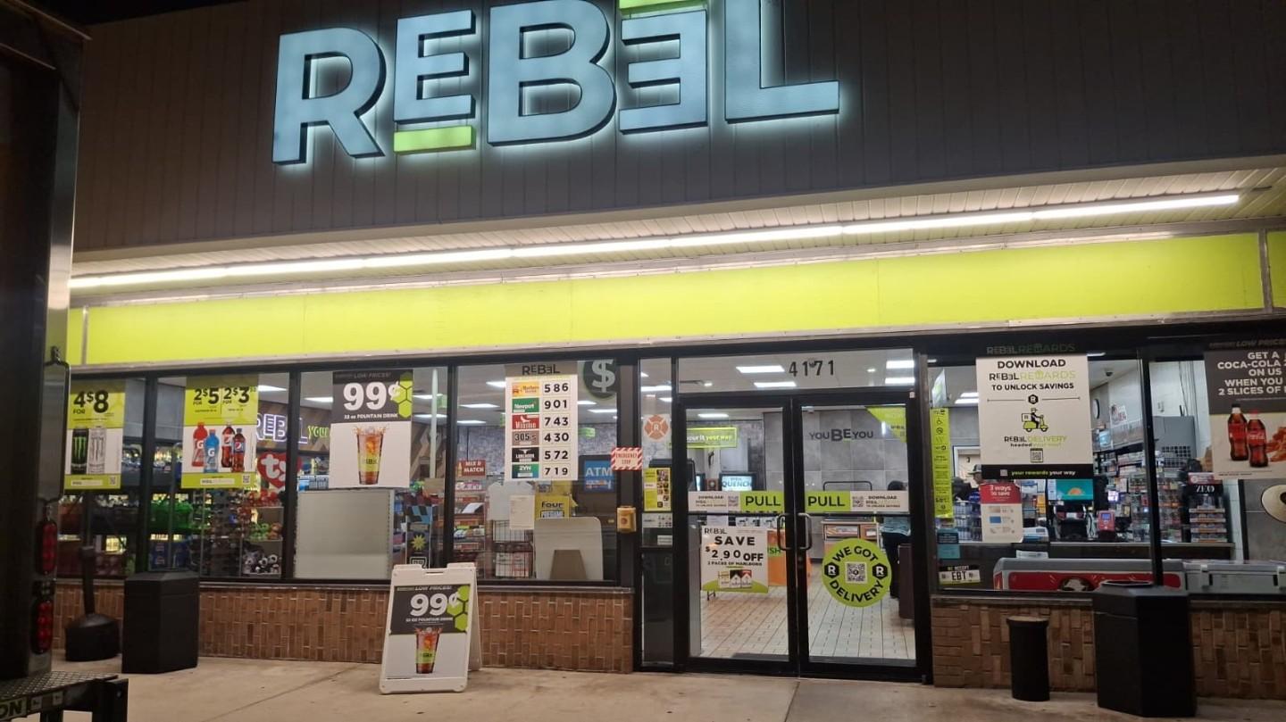 Rebel Mobil, 4171 Tamiami Trl E, Naples, FL, 34112, US