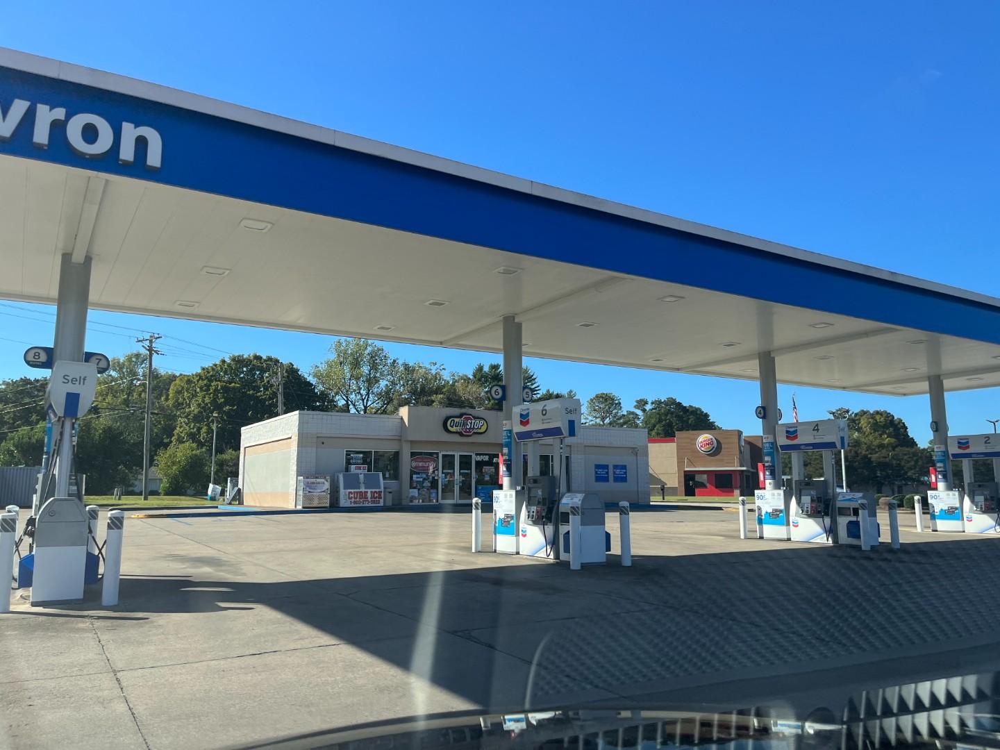 Chevron -Bama Quick Stop , 801 Cox Creek Parkway, Florence, AL, 35630, US