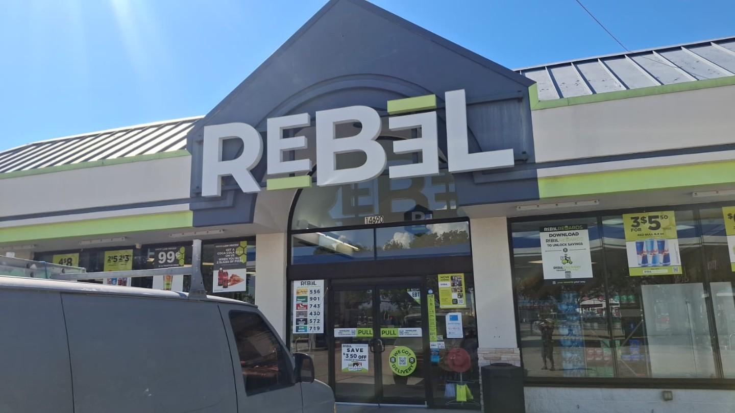 Rebel Mobil, 14690 Metro Pkwy, Fort Myers, FL, 33912, US